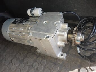 Predam motor s prevodovkou - 2