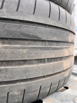 255/40 r18 - 2