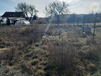 HALO reality - Predaj, pozemok pre rodinný dom 447 m2 Dvor - 2