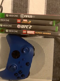 Xbox One S 500GB + 2 ovládače + 4 hry - 2