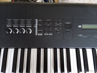 YAMAHA MX 88 - 2