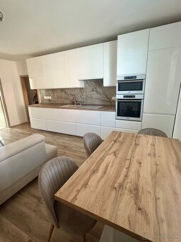 Krásny klimatizovaný 3 izbový byt Muškát 850,- Eur - 2