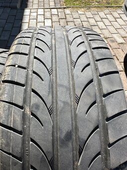 225/35 R19 - 2