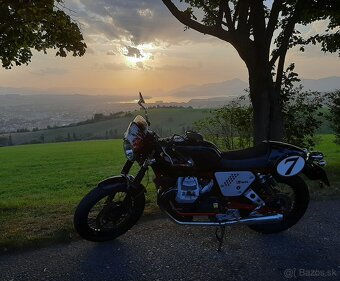 Moto Guzzi V7 Racer - 2