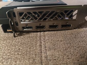 SAPPHIRE Pulse Radeon RX 7600 XT 16GB - 2