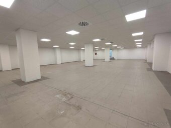 Na prenájom komerčné priestory Levice, 350m,centrum - 2