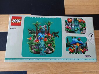 LEGO Tropical Rainforest Diorama Set 40782 - 2