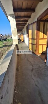 Ponúkame na predaj 100 ročný sedliacky dom v Tvrdošovciach - 2
