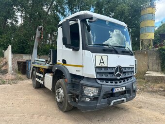 Predám Mercedes Arocs ramenový nosič kontajnerov - 2