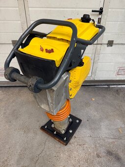 3. Vibračné dusadlo Bomag BT 65 - 2