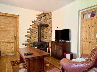 Predám kompletne zrekonštruovaný rodinný dom v obci Beňuš - 2