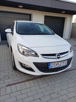Opel Astra Sports Tourer Cosmo diesel - 2