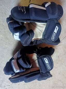 Hokejové rukavice - 2