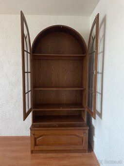 Drevená presklenná skriňa - 2