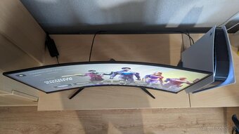 predám prehnutý 4K monitor - 2
