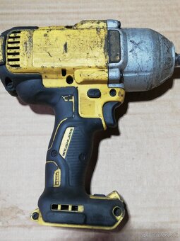 Dewalt 18V razovy utahovak 950Nm - 2