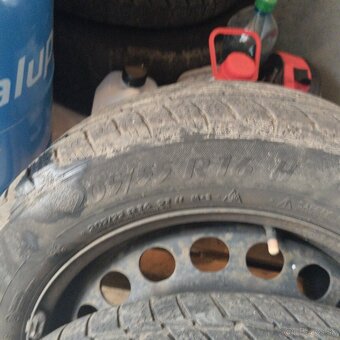 Predám zimné pneu na plechových diskoch r16 - 2