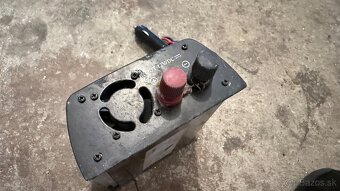 Predám menič napätia 12 V /220 V Tronic 300W - 2