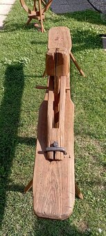 Starý drevený stolec - 2