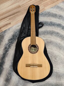 Predám gitaru Valencia - 2