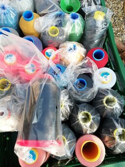 Nite rôznej farby - 2