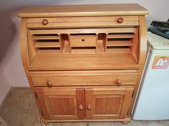 Dubový výsuvný stolík / komoda - 2