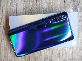 Predám Xiaomi MI9 64GB s úplne novou batériou - 2