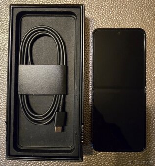 Galaxy Z Flip4 SM-F721B - 2