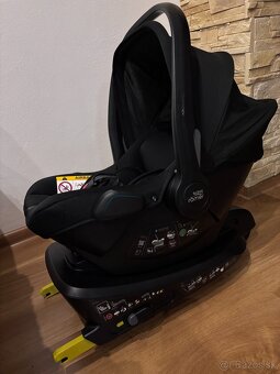 Predám autosedačku Britax Baby Safe Core + ISOFIX základňa - 2