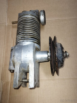 Škoda Octavia,1000 MB:prídavný kompresor na fúkanie pneu - 2