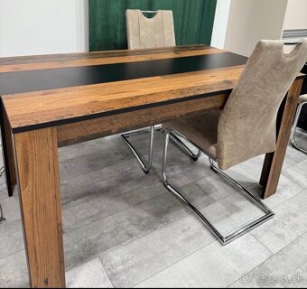 Jedálenský stôl - 2