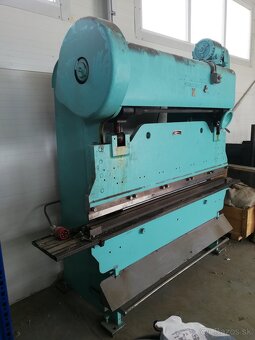 Ohraňovací lis - 2