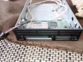 Predám 3,5" A:mechaniky a čítačku kariet SD/MMC, ScanJet - 2