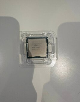 Intel Core i7-9700KF - 2