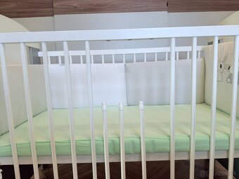 Predám drevenú detskú postielku - 2