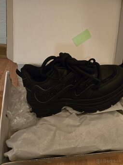 Predam nove damske tenisky... - 2