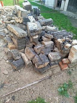 Darujem stavebný materiál tehly,kvadre - 2