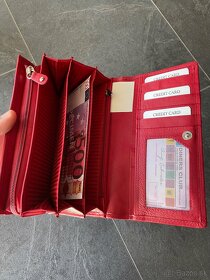 Dámska kožená peňaženka červená, v kvalitnom prevedení. - 2