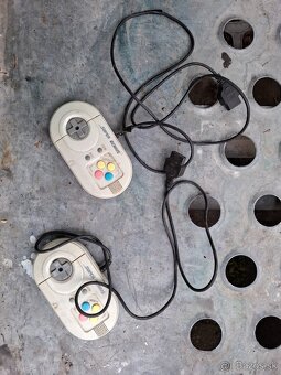 Sega hry 10eur /ks Ovládače 15eur ks Všetko spolu 100e - 2