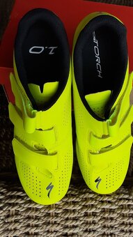 Tretry Specialized veľ. 8/42. - 2