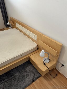 Posteľ 160x200 + rošty, matrac,nočné stolíky - 2
