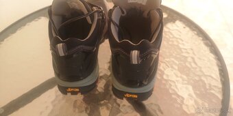 Turisticke topanky prabos vibram 42 - 2