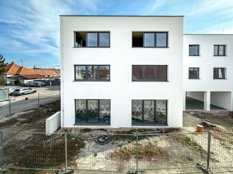 Novovybudovaný bytový dom s bytmi a polyfunkciou na predaj - 2