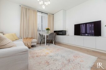 ŠTÝLOVÝ 3 IZBOVÝ BYT - EIN PARK S TERASOU A GARÁŽOVÝM STÁTIM - 2
