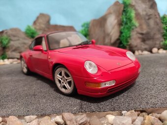 Prodám model 1:18 porsche 911 carrera targa 993 - 2