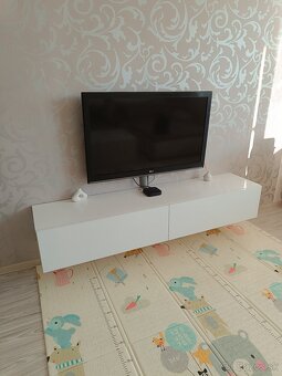 TV stolík biely lesk - 2