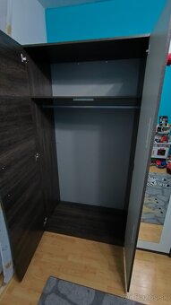 Šatnìkova skriňa - 2