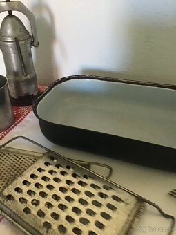 SMALTOVANý PEKáč,OBRUS S LUD.MOTíVOM - 2