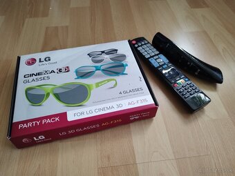 TV Zn. LG 42LM660S +stolík grátis - 2