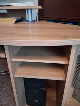 Predám písací rohový stôl - 2